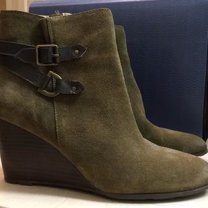 Tahari Sharon bootie